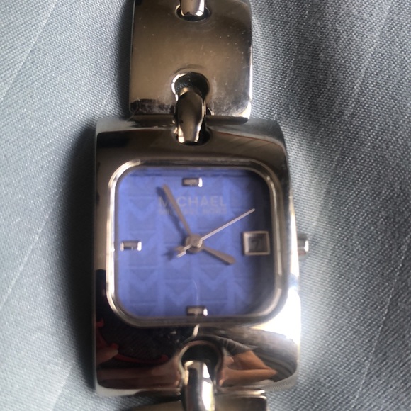 Michael Kors Purple Face Watch - Picture 6 of 7